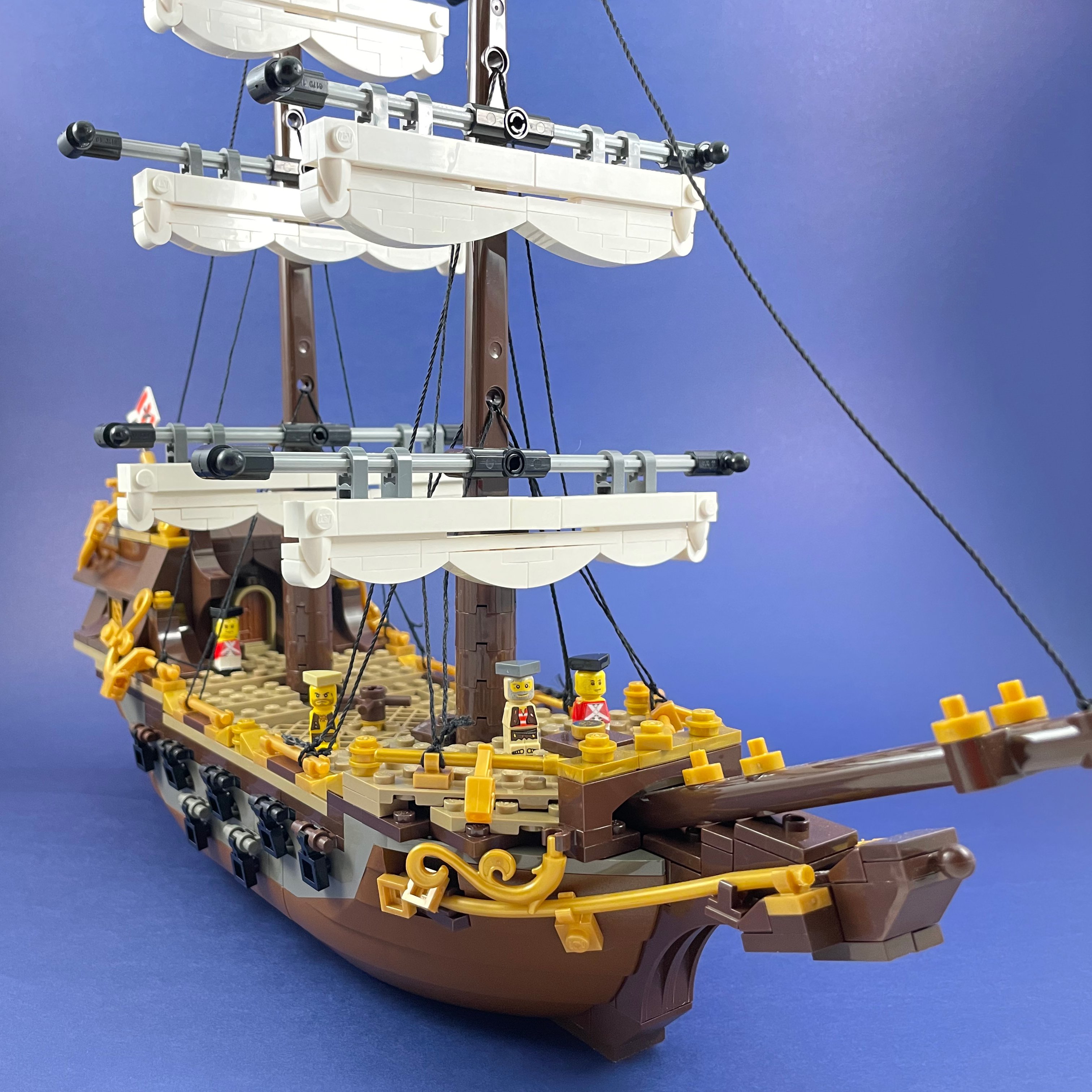 microfig-ship-3-blue-detail-front.jpg